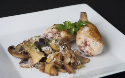 Jamoncitos de pollo gratinados con champiñones, manzana y coco