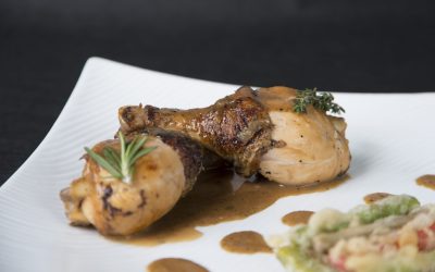 Jamoncitos de pollo a la miel con verduras en tempura