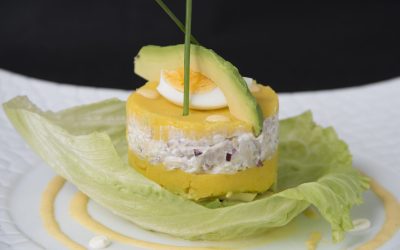 Causa de Limeña de pollo con salsa a la huancaina