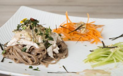 Receta: Ensalada de soba con pollo y verdura a la salsa Tahini